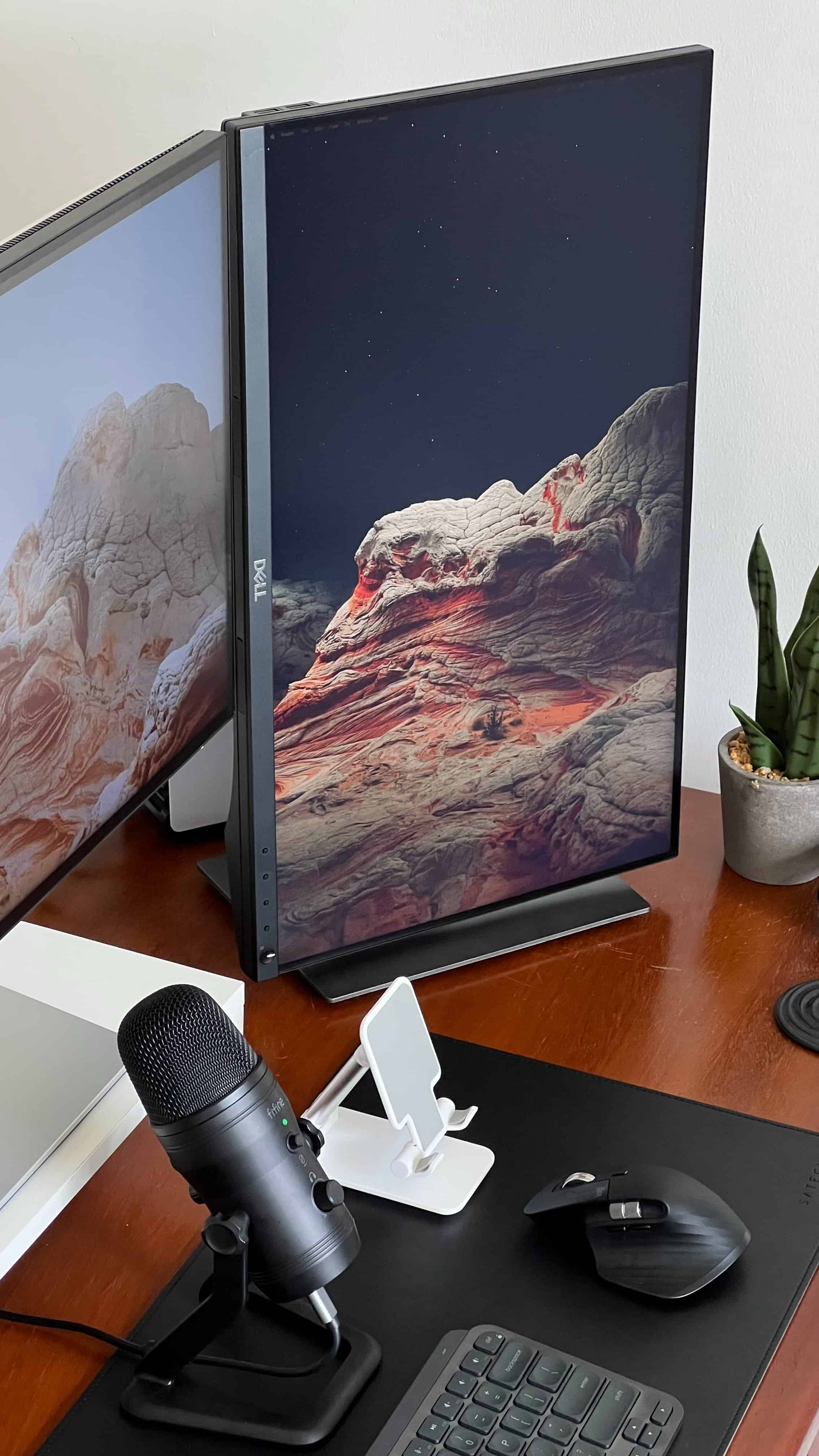 How to Set Up a Vertical Monitor